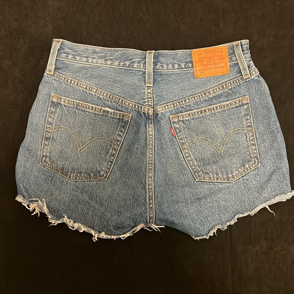 Levi’s 501 Jean shorts - Picture 2 of 8
